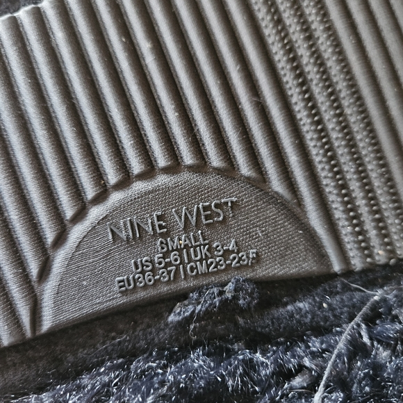 SOLD Nine West Closed Toe Fluffy Pile Black Slippers Size Small 5-6 - Picture 7 of 10